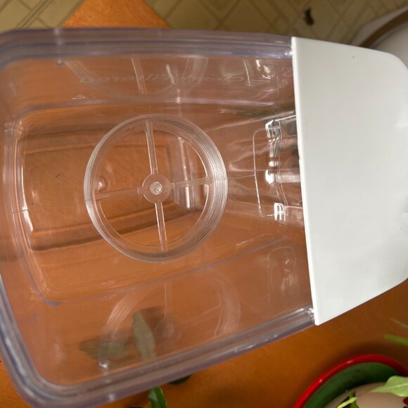 Clearly Filtered Water Filter Pitcher 10 cups - Picture 5 of 5